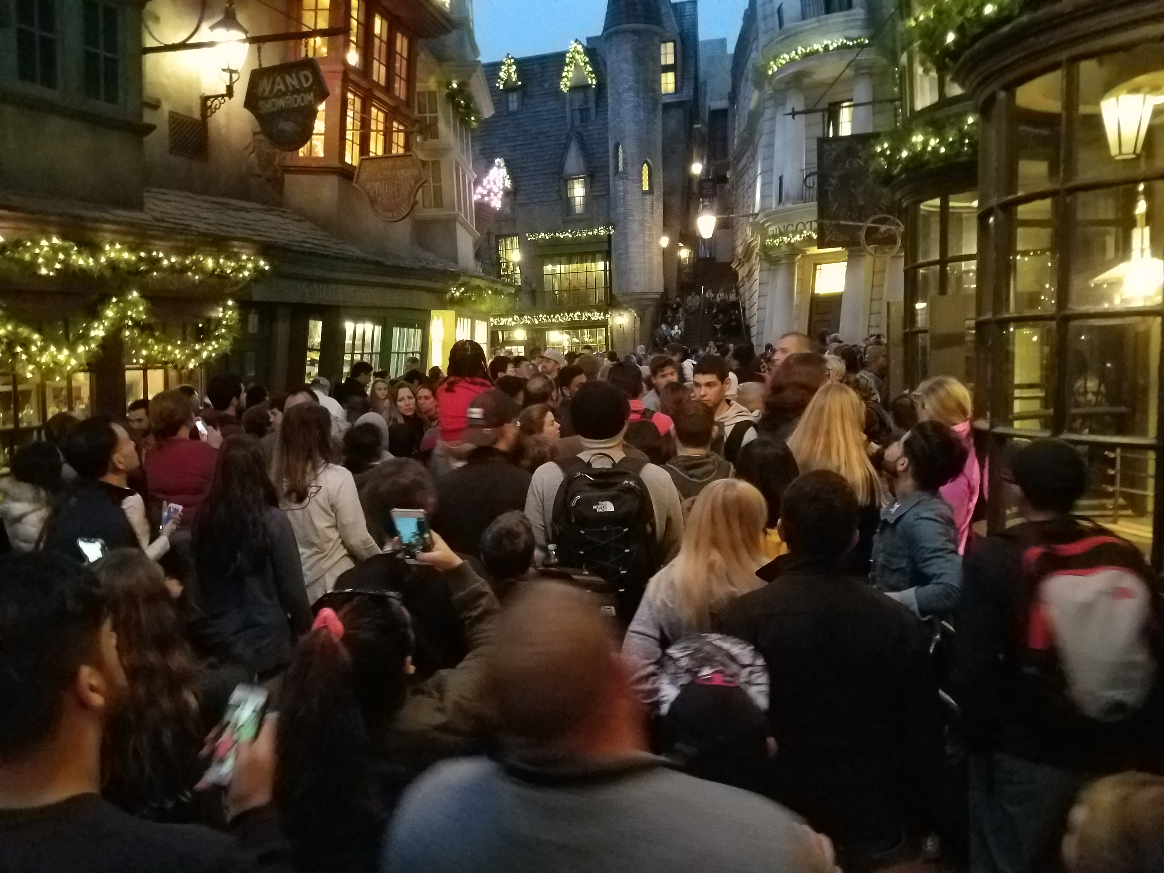 Busy crowds during Christmas Break at the Universal Orlando Resort - unofficialuniversal.com.