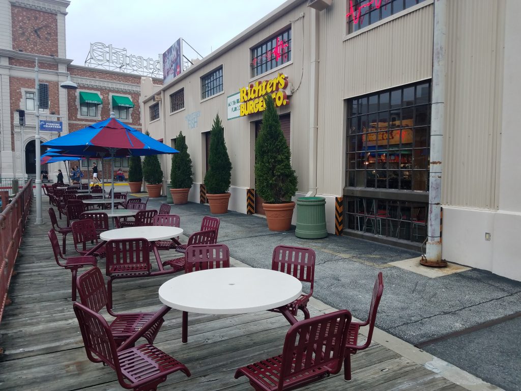 Outdoor seating area at Richter's Burger Company at Universal Studios Orlando - by unofficialuniversal.com.
