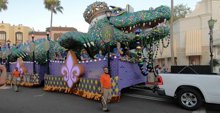 Video: Full length Mardi Gras Parade from Universal Studios Orlando - 2020 - by unofficialuniversal.com.