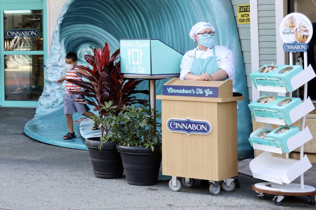 A Cinnabon Team Member wearing a mask at Universal CityWalk in Orlando - by unofficialuniversal.com.